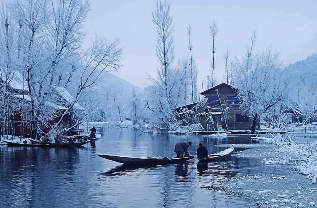 Floating Young Gulshan Houseboat Srīnagar 외부 사진